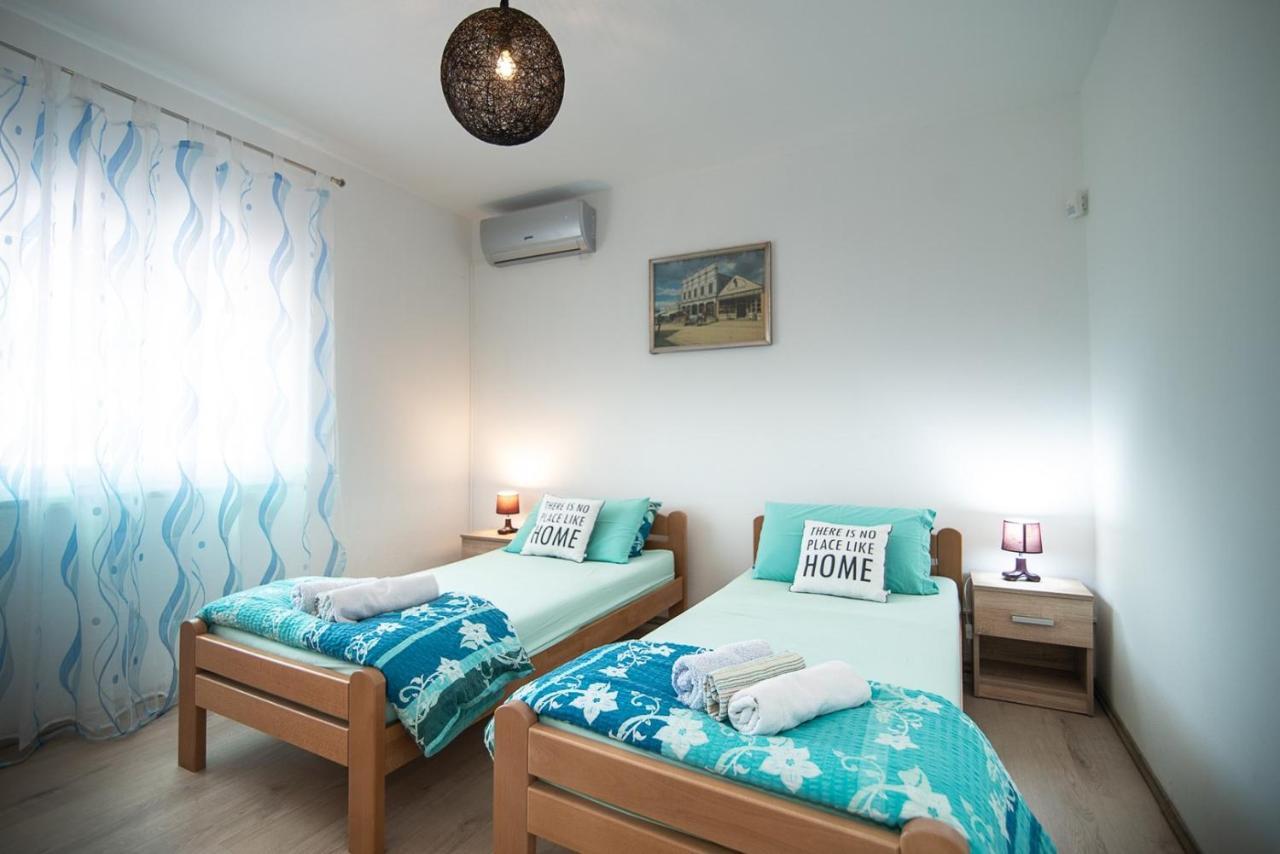 Holiday House Vlahovich Villa Tinjan Luaran gambar