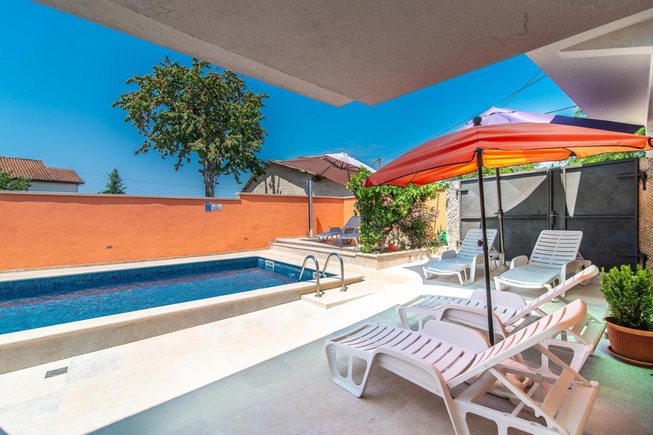 Holiday House Vlahovich Villa Tinjan Luaran gambar