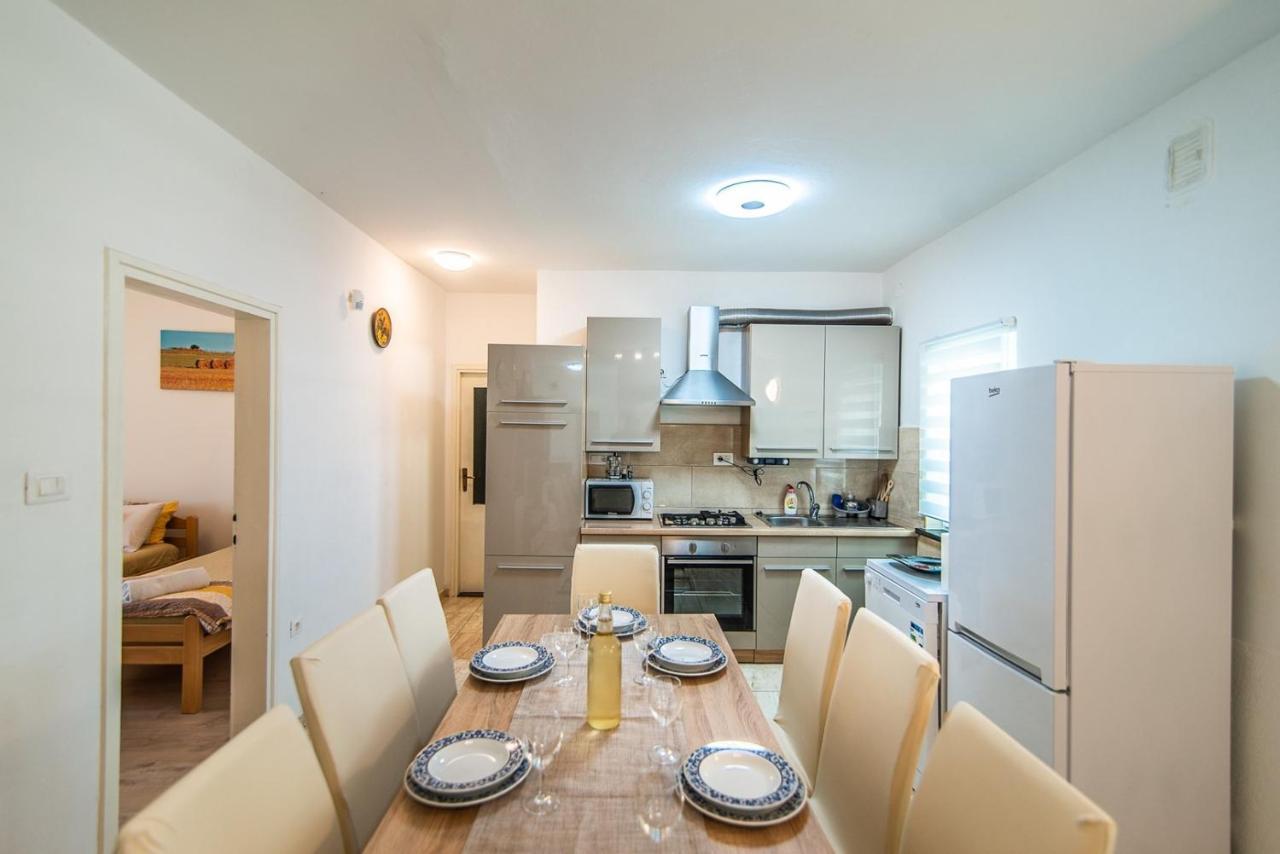 Holiday House Vlahovich Villa Tinjan Luaran gambar